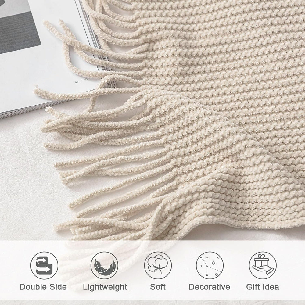 lifein manta colocada en sofá crea ambiente acogedor y decorativo
