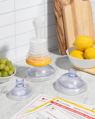 LifeVac ambos dispositivos del kit abiertos listos para emergencias
