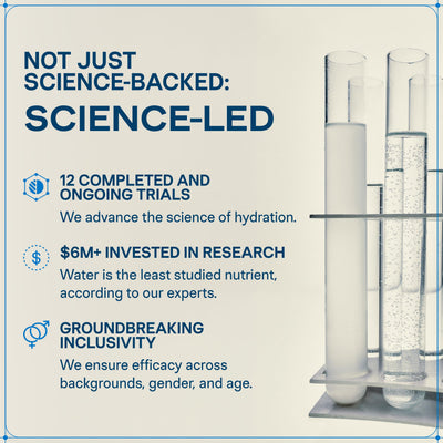 Liquid I.V. sobre en mano para comparar tamaño y porción individual