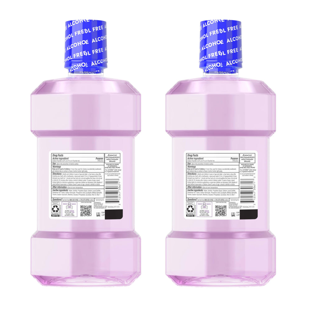 Listerine en baño con toallas para evocar rutina de cuidado diario