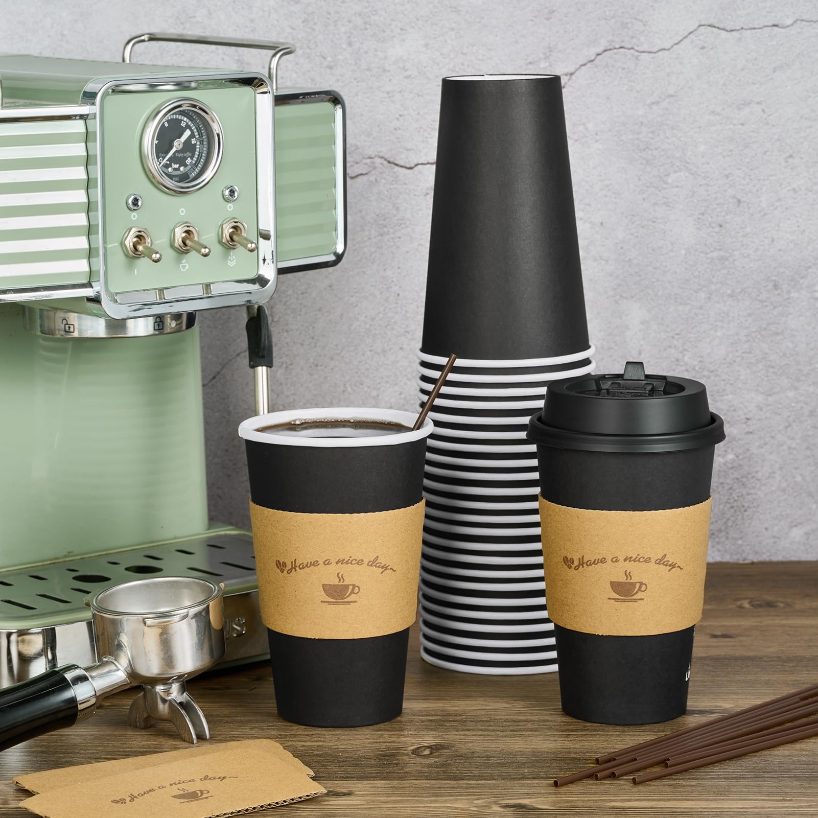 LITOPAK palillo removedor junto al vaso para mezclar bebidas convenientemente
