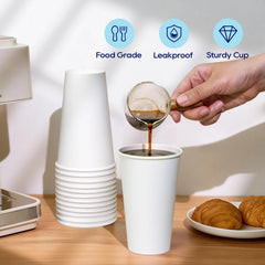 LITOPAK vaso en uso con café mostrando comodidad y resistencia