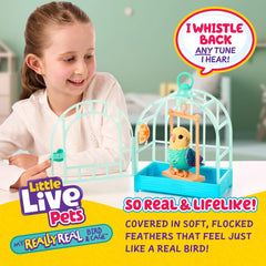 Little Live Pets Indie detalle del plumaje flocked que añade realismo táctil
