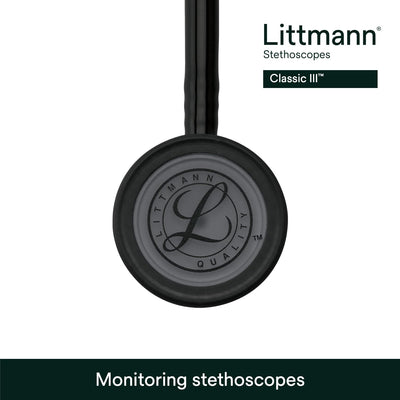 Littmann en uso con paciente adulto facilitando auscultación clara en consulta
