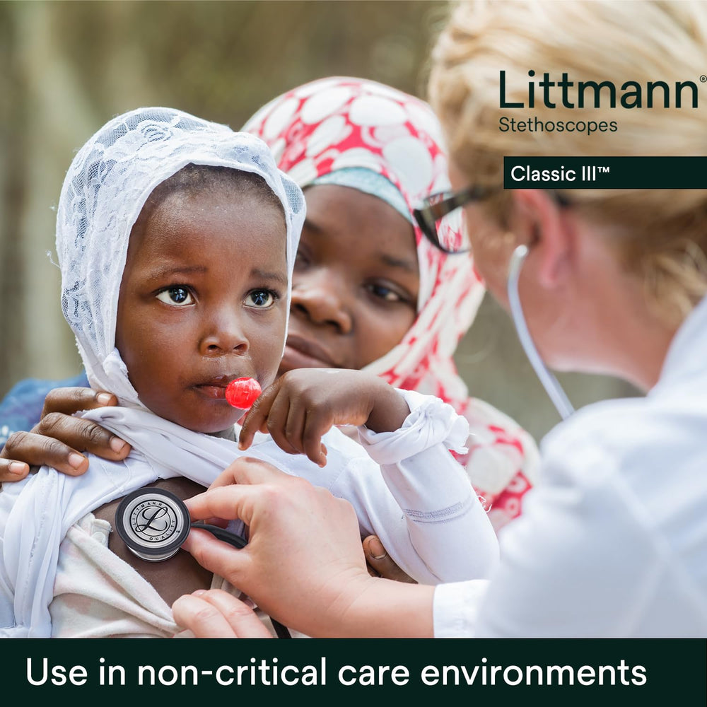 Littmann fonendoscopio en uso durante una consulta pediátrica, facilita auscultación precisa