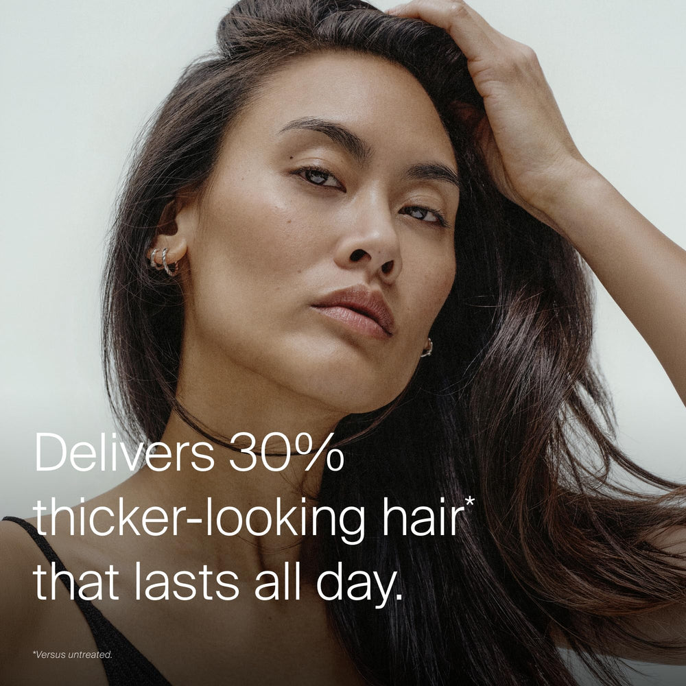 Living Proof aplicación en cabello húmedo antes del secado para protección térmica