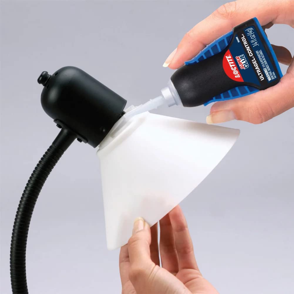 Loctite reparando cerámica rota mostrando unión transparente y limpia