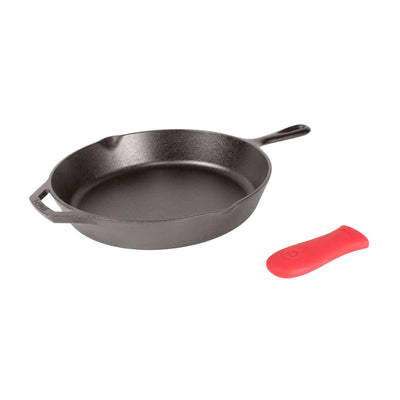 Silicone handle holder on Lodge skillet protecting hands during use