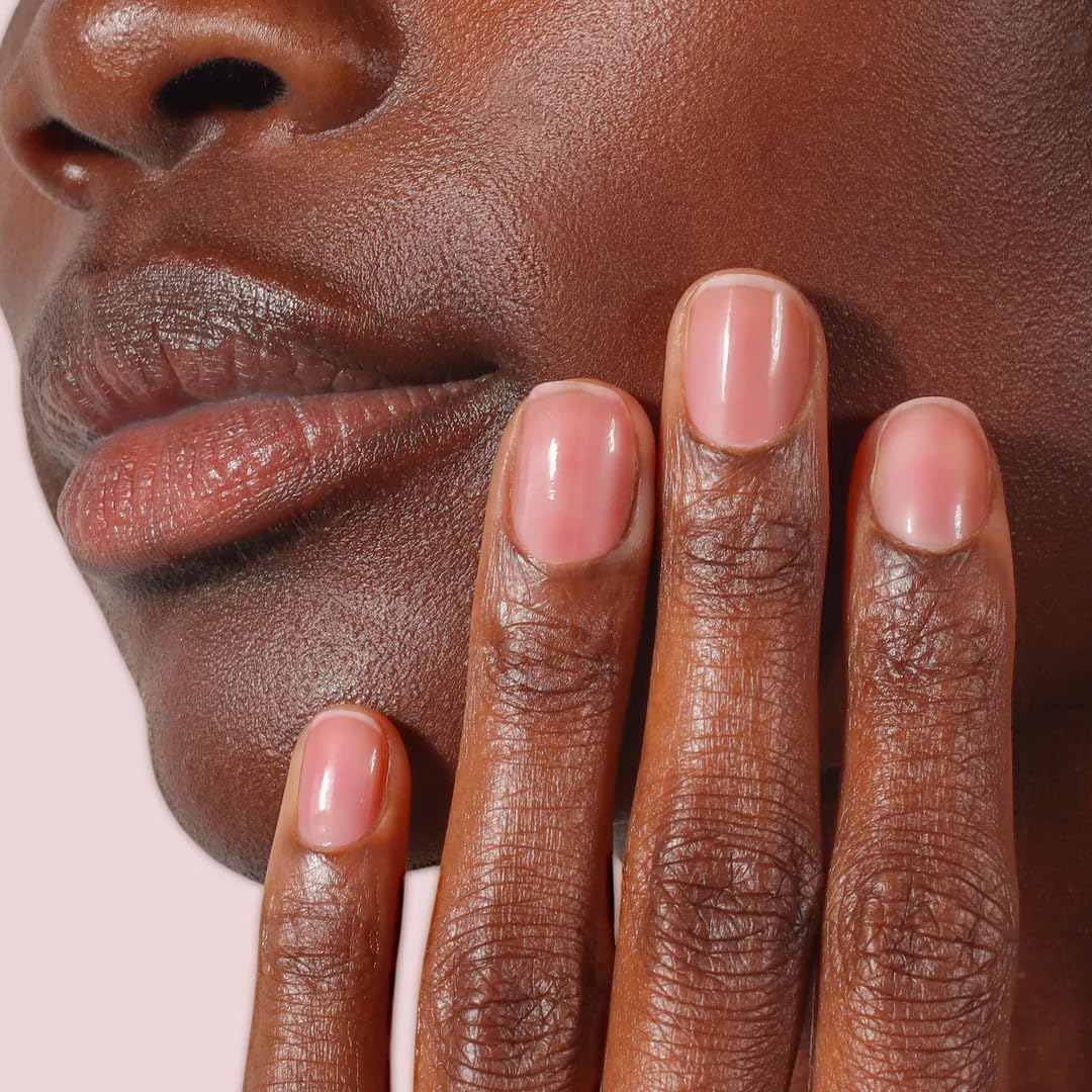 LONDONTOWN manicura natural en ambiente lifestyle, aspecto profesional y sencillo