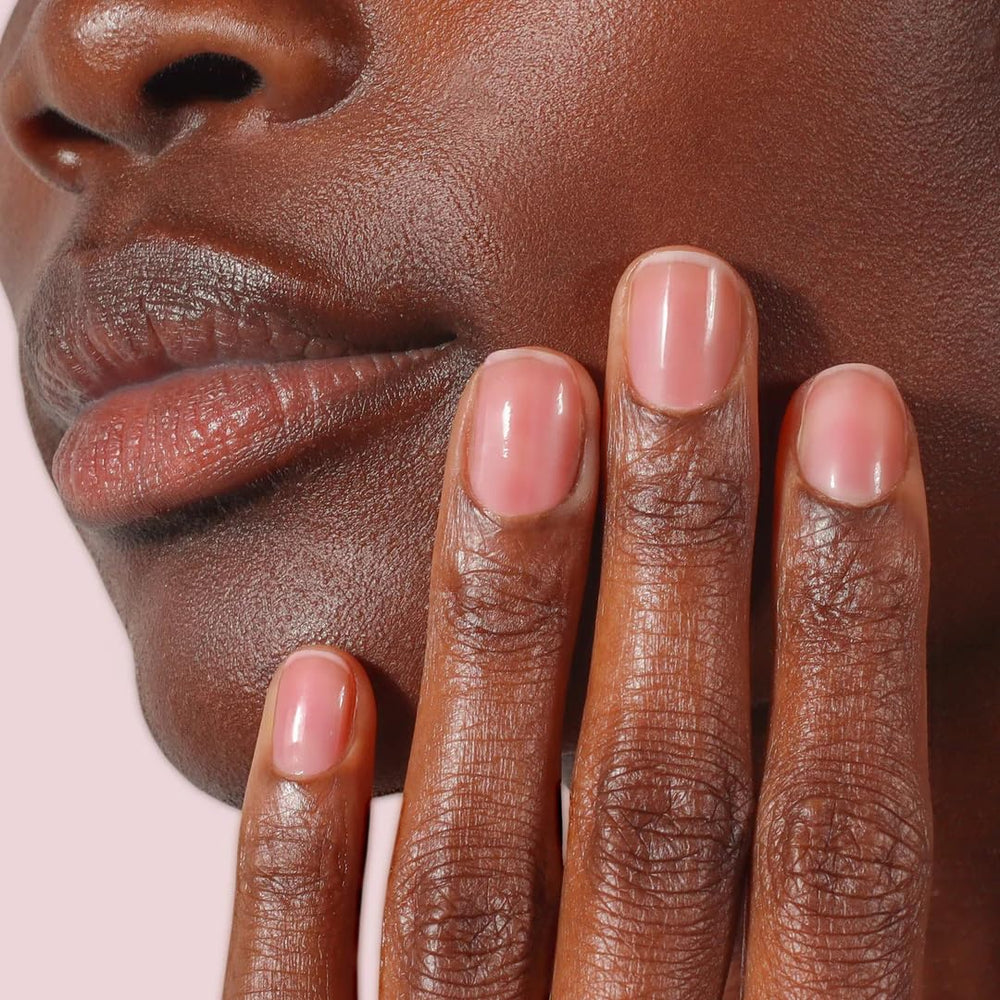 LONDONTOWN manicura natural en ambiente lifestyle, aspecto profesional y sencillo