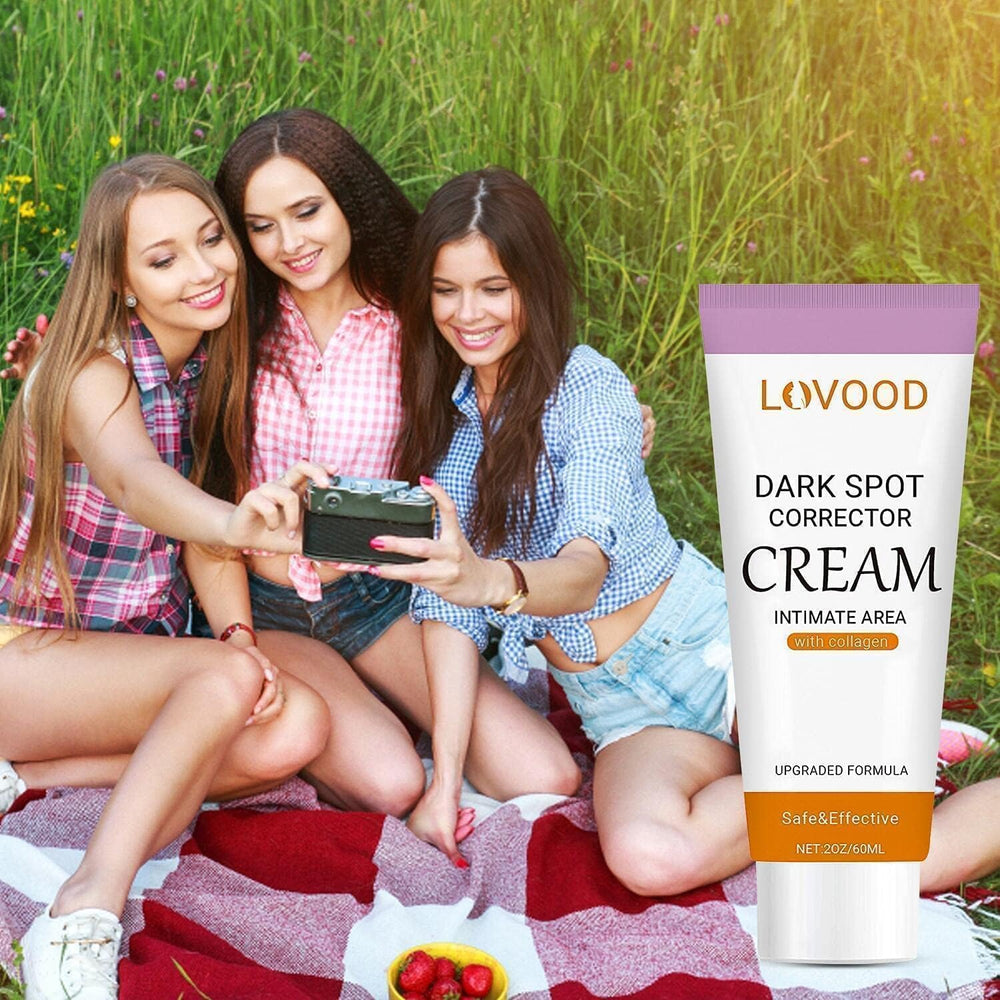 LOVOOD mujer en playa con confianza tras usar la crema para axilas