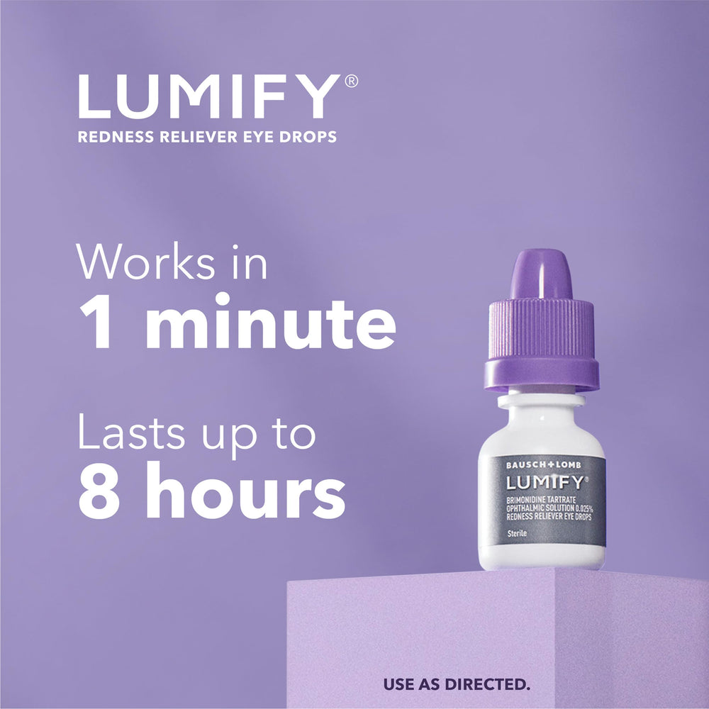 Persona usando LUMIFY gotas para ojos para apariencia más brillante