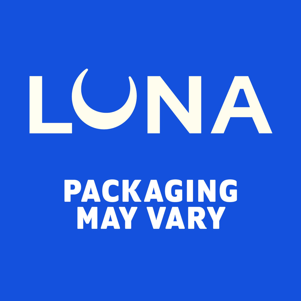 Luna Bar corte cercano que revela textura crujiente y avena orgánica