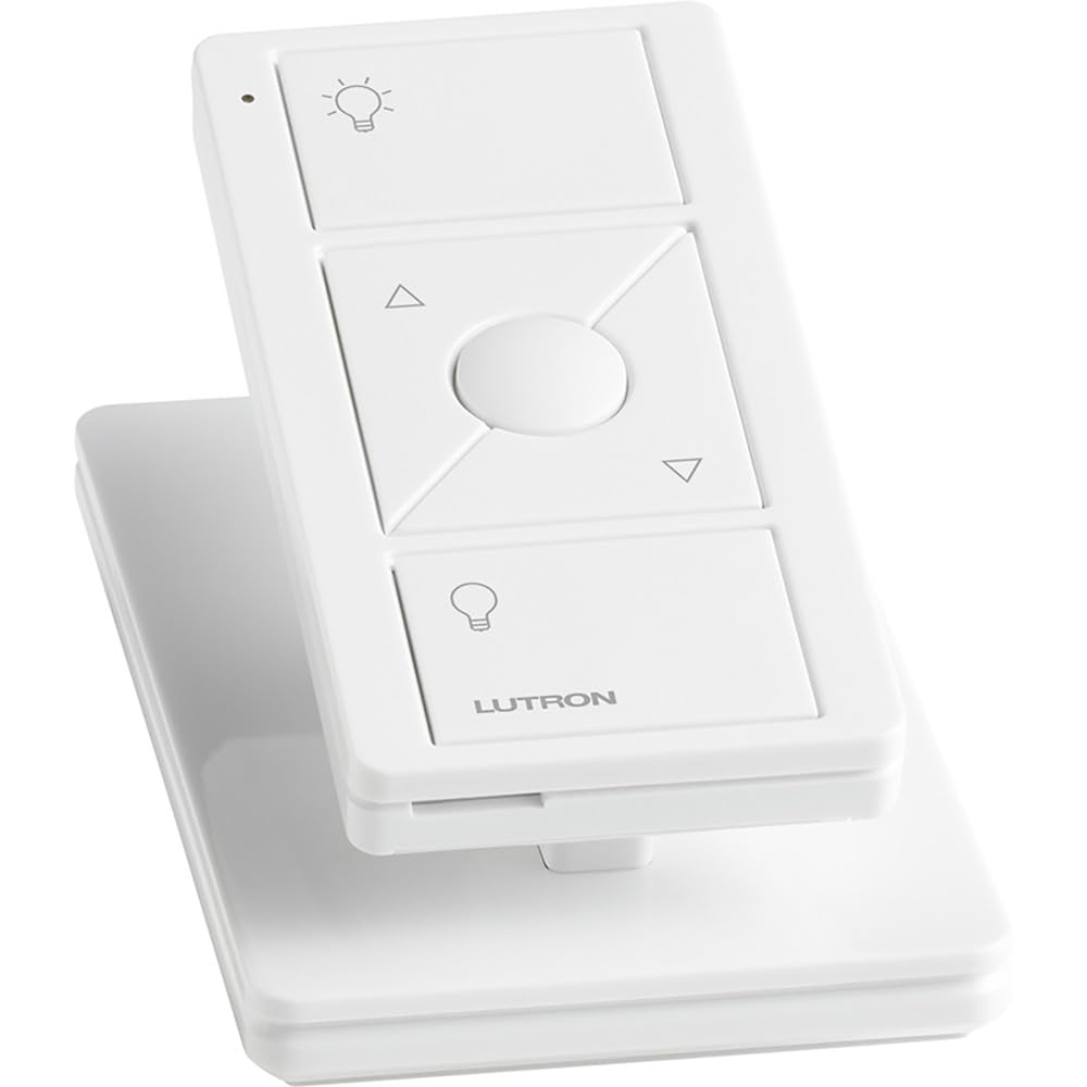 Lutron Pico comparación de tamaño junto a un teléfono para visualizar escala y portabilidad