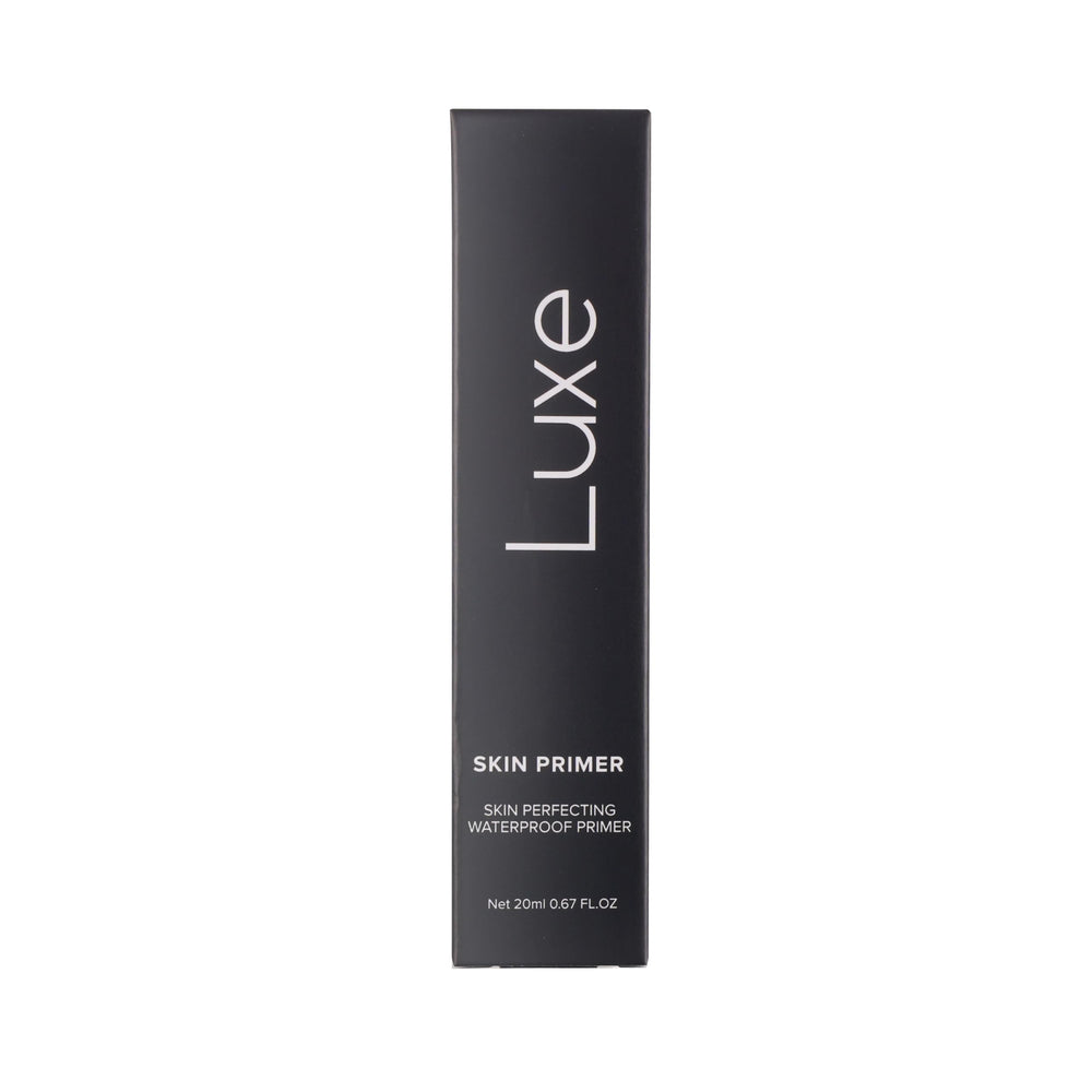 LUXE producto en una rutina de belleza matutina añadiendo hidratación y primer
