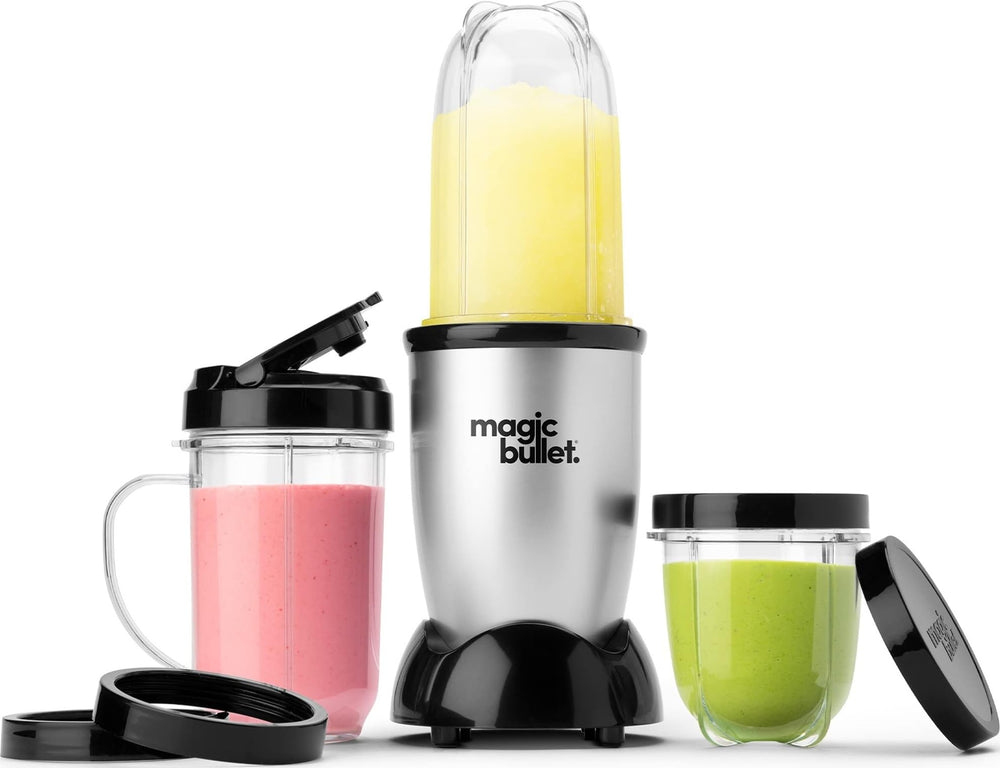 Magic Bullet vista frontal del equipo plateado con base y vasos, ideal para ahorrar espacio