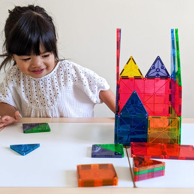 MAGNA-TILES detalle del entramado lattice que mejora la resistencia y seguridad
