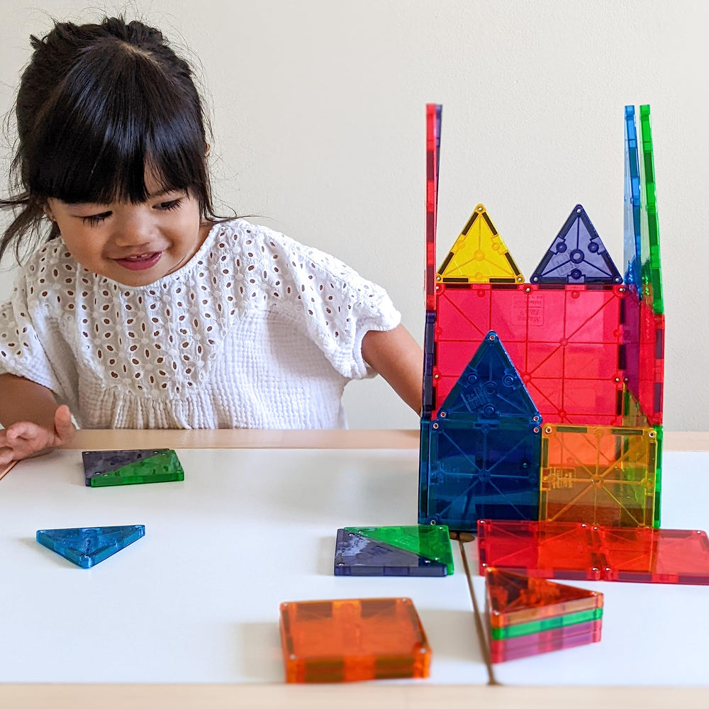 MAGNA-TILES detalle del entramado lattice que mejora la resistencia y seguridad