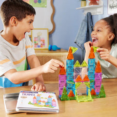 MAGNA-TILES construcción realizada sobre la tapa del estuche para jugar fuera
