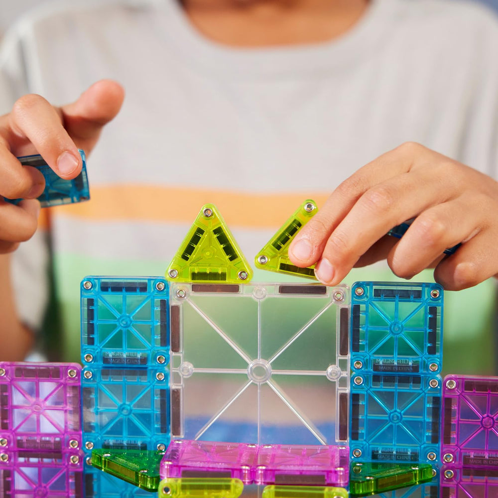MAGNA-TILES primer plano de imanes y textura con seguridad reforzada