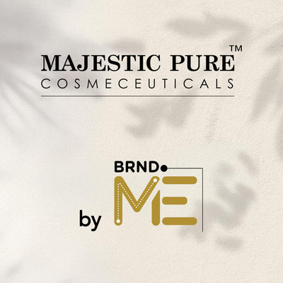 Majestic Pure escena lifestyle persona peinándose para volumen duradero