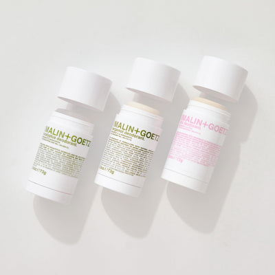 MALIN+GOETZ desodorante eucalipto en baño minimalista, estilo y cuidado personal