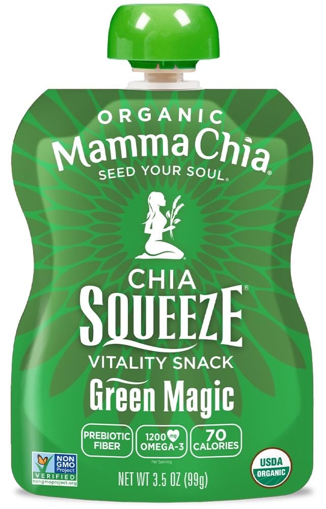 Mamma Chia pouch junto a una mano para ver tamaño práctico y portable