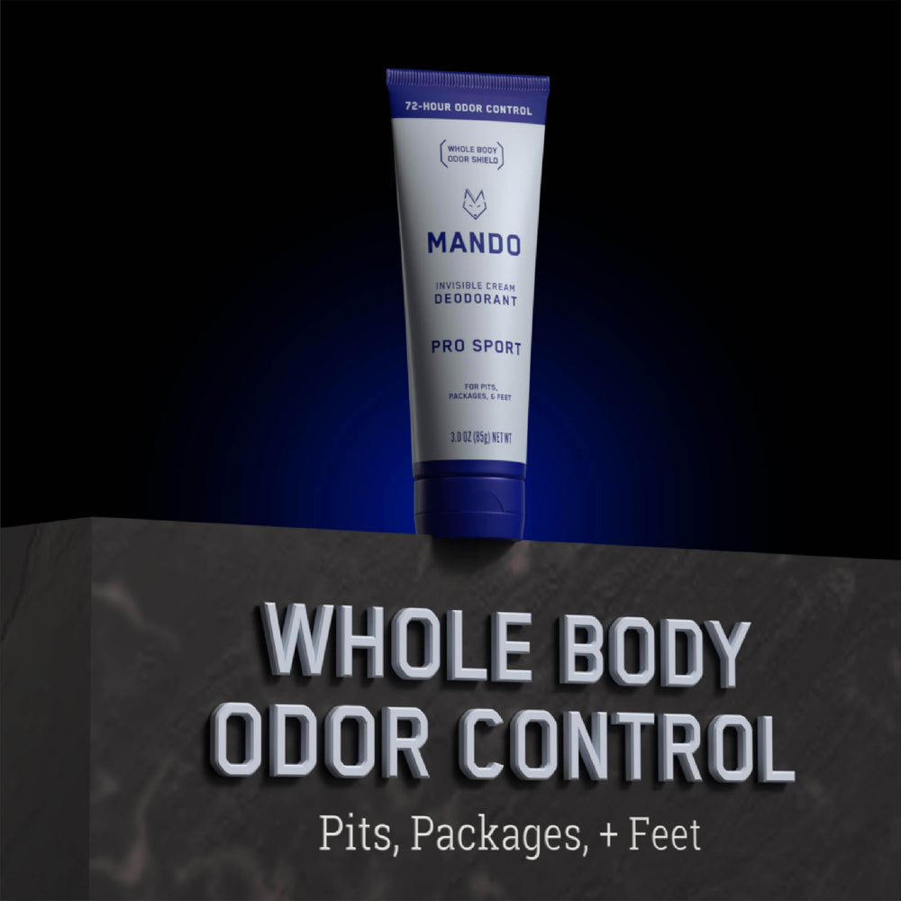 Envase Mando 3 oz junto a mano para comparar tamaño y portabilidad