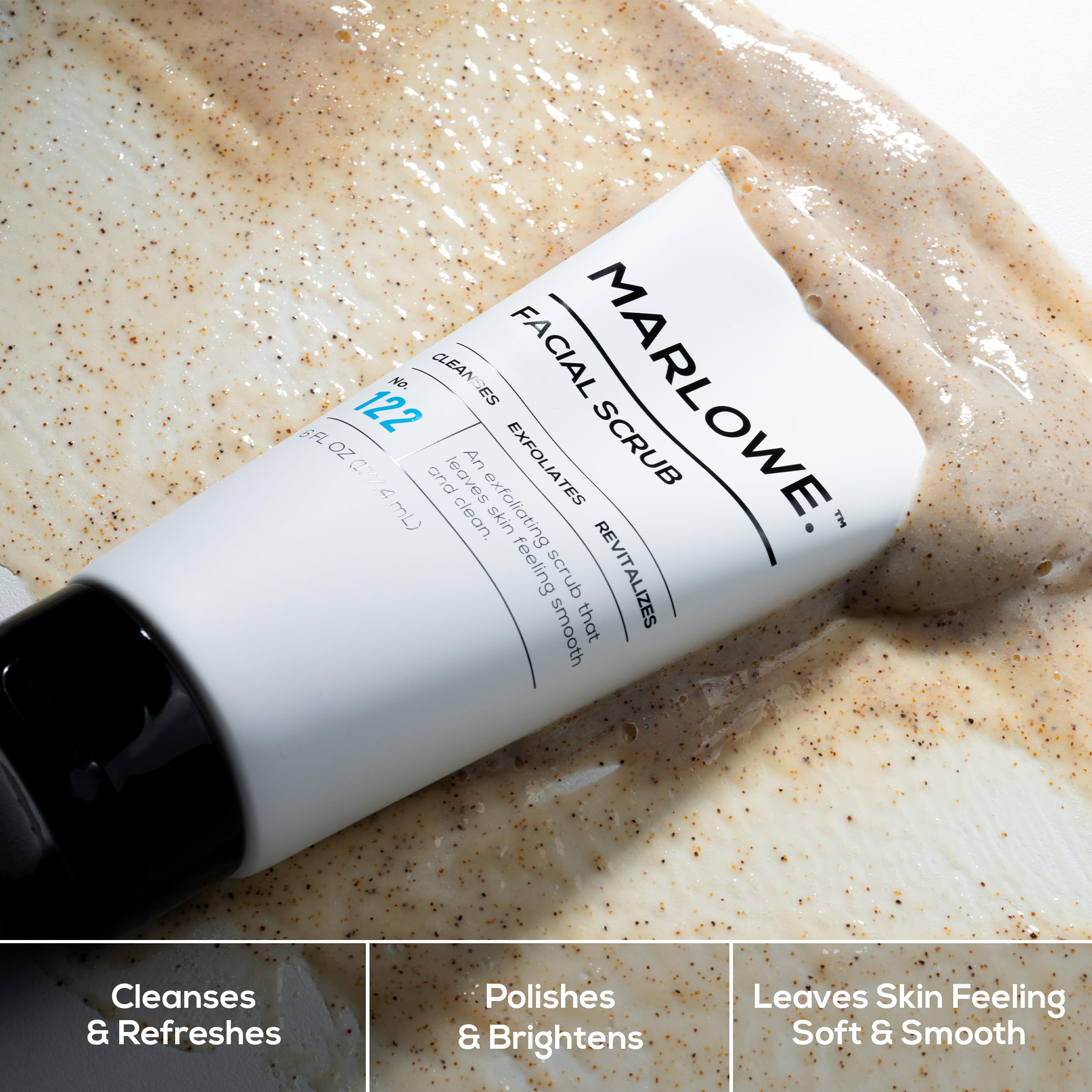 MARLOWE. persona aplicando exfoliante en mano para una limpieza eficaz