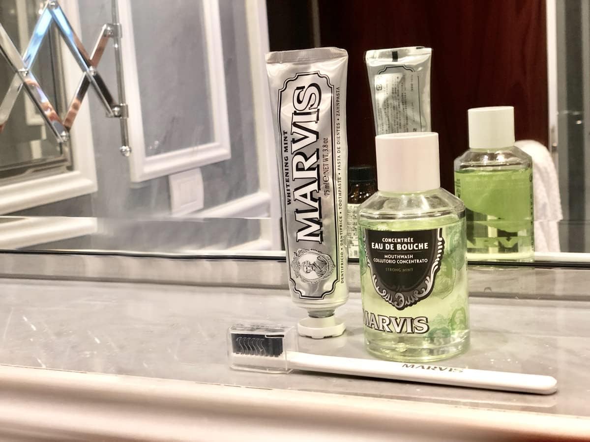 Marvis primer plano de textura líquida concentrada que rinde más