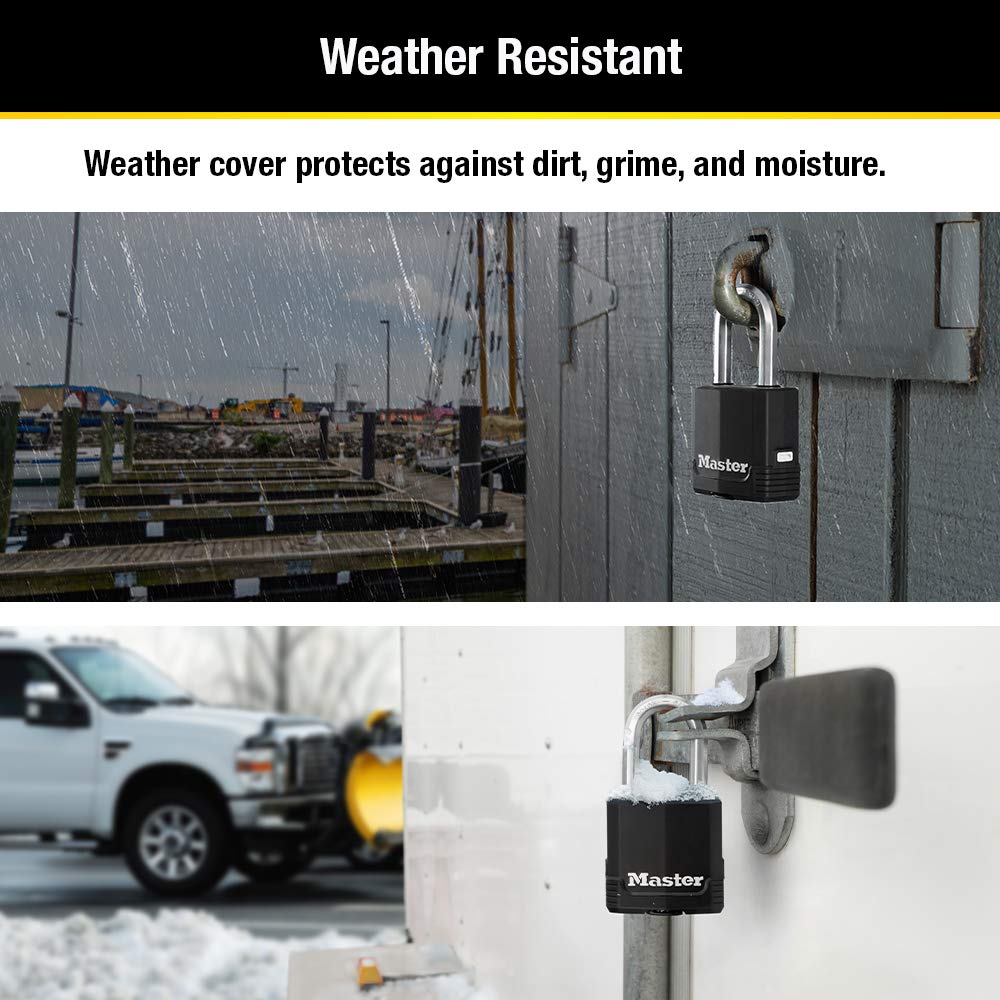 Master Lock candado asegurando una cadena en un portón exterior, protección fiable