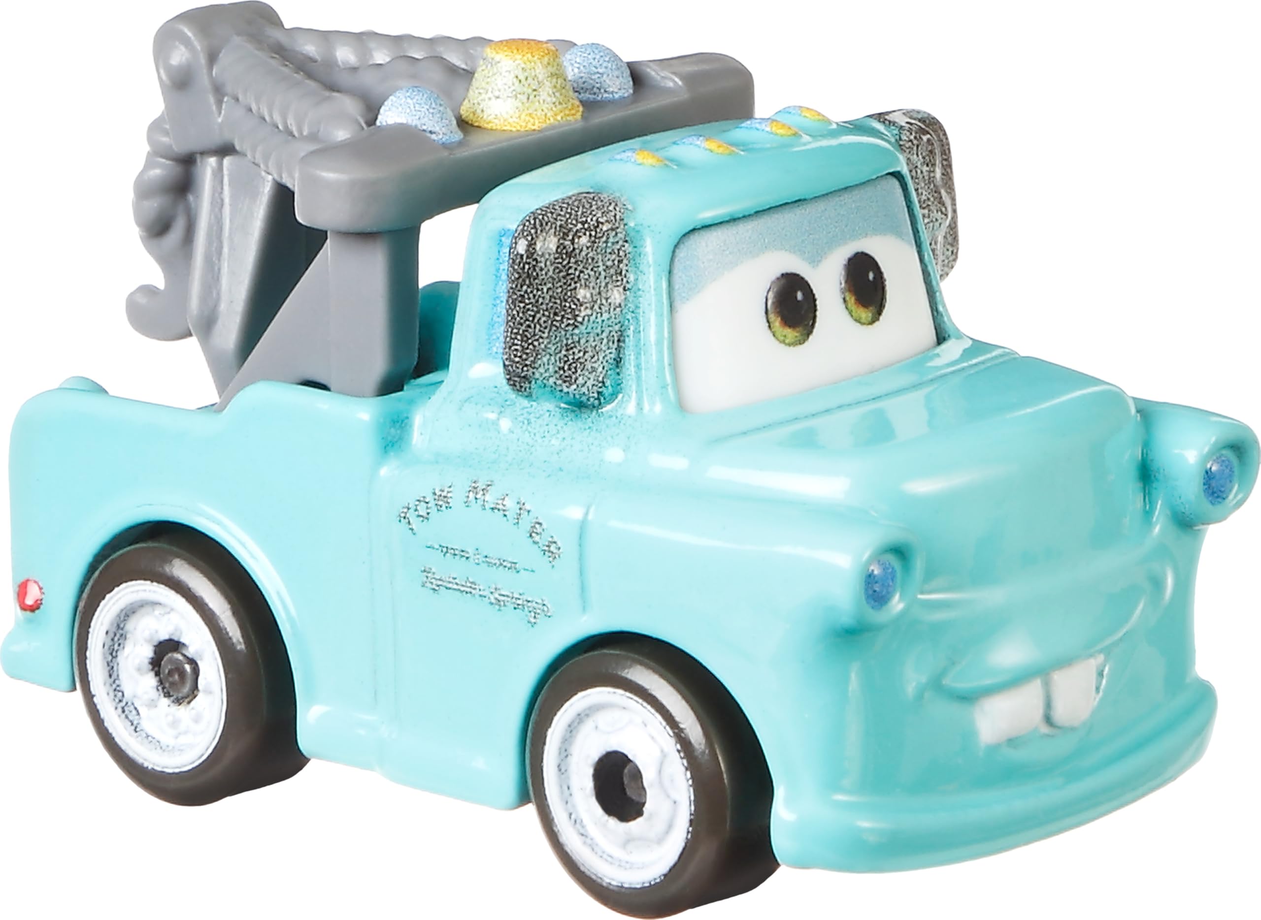 Mattel coches en manos de niño recreando escenas y fomentando imaginación