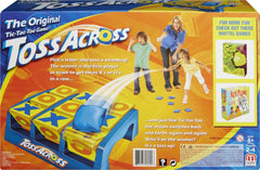 Mattel Games tablero junto a una mano para comparar tamaño y demostrar portabilidad del juego