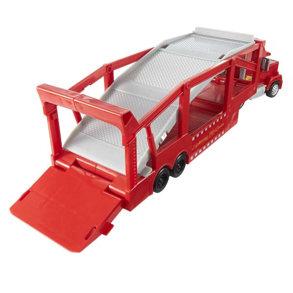 Mattel Mack Hauler detalle interior mostrando espacios para doce vehículos