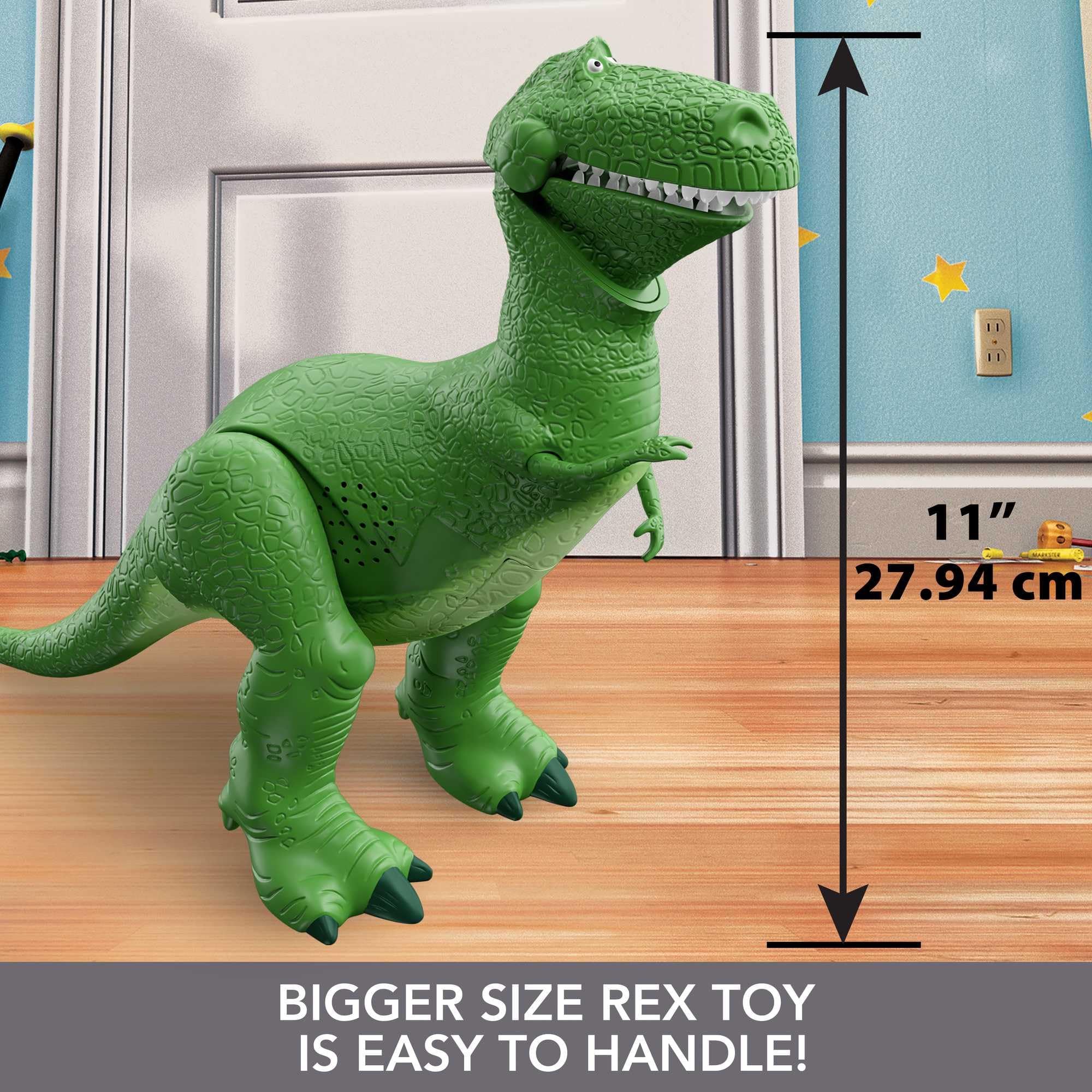 Mattel Rex junto a mano para comparar tamaño y facilidad de agarre