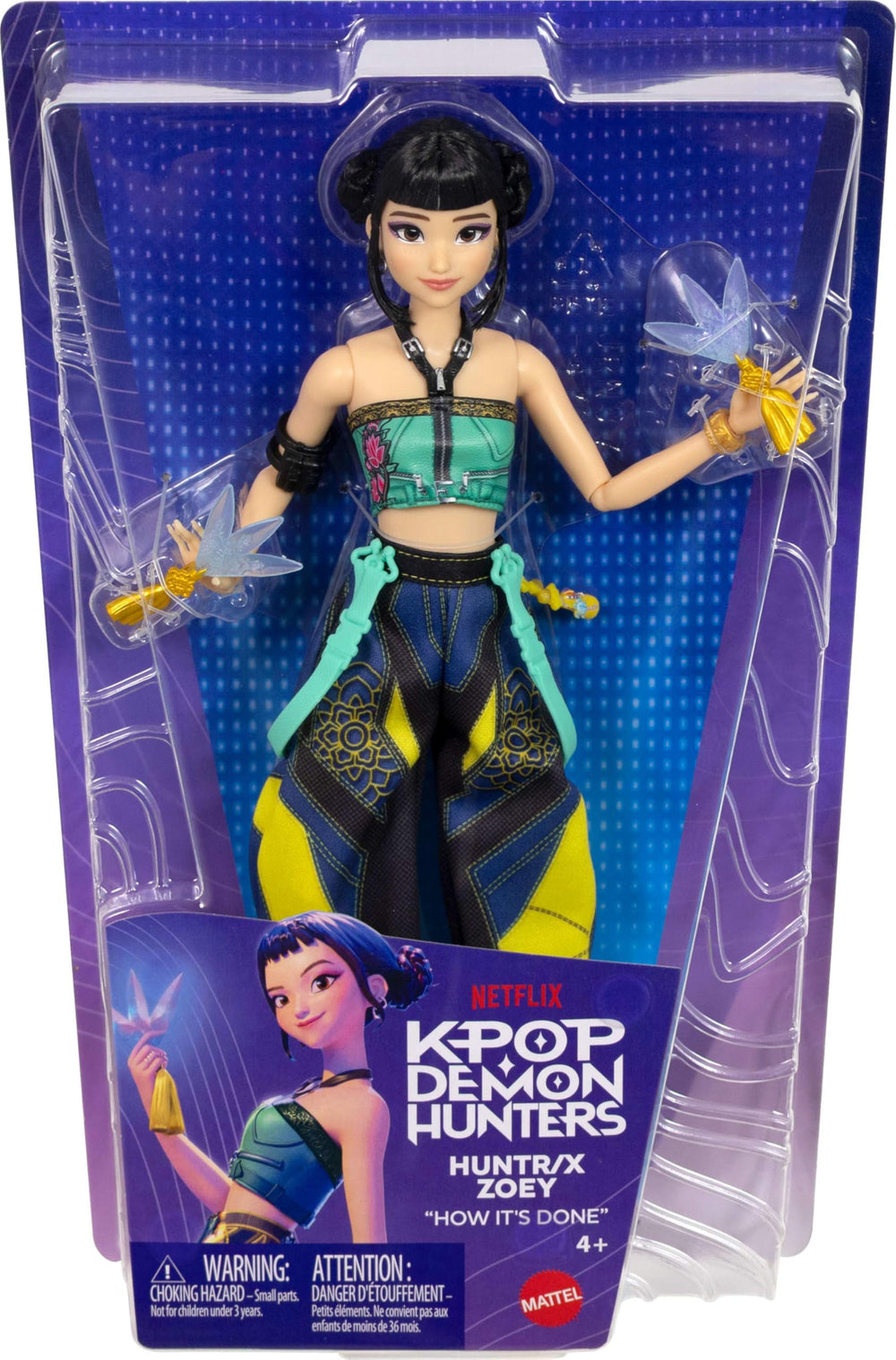 Mattel Zoey comparación de tamaño con una mano para escala clara