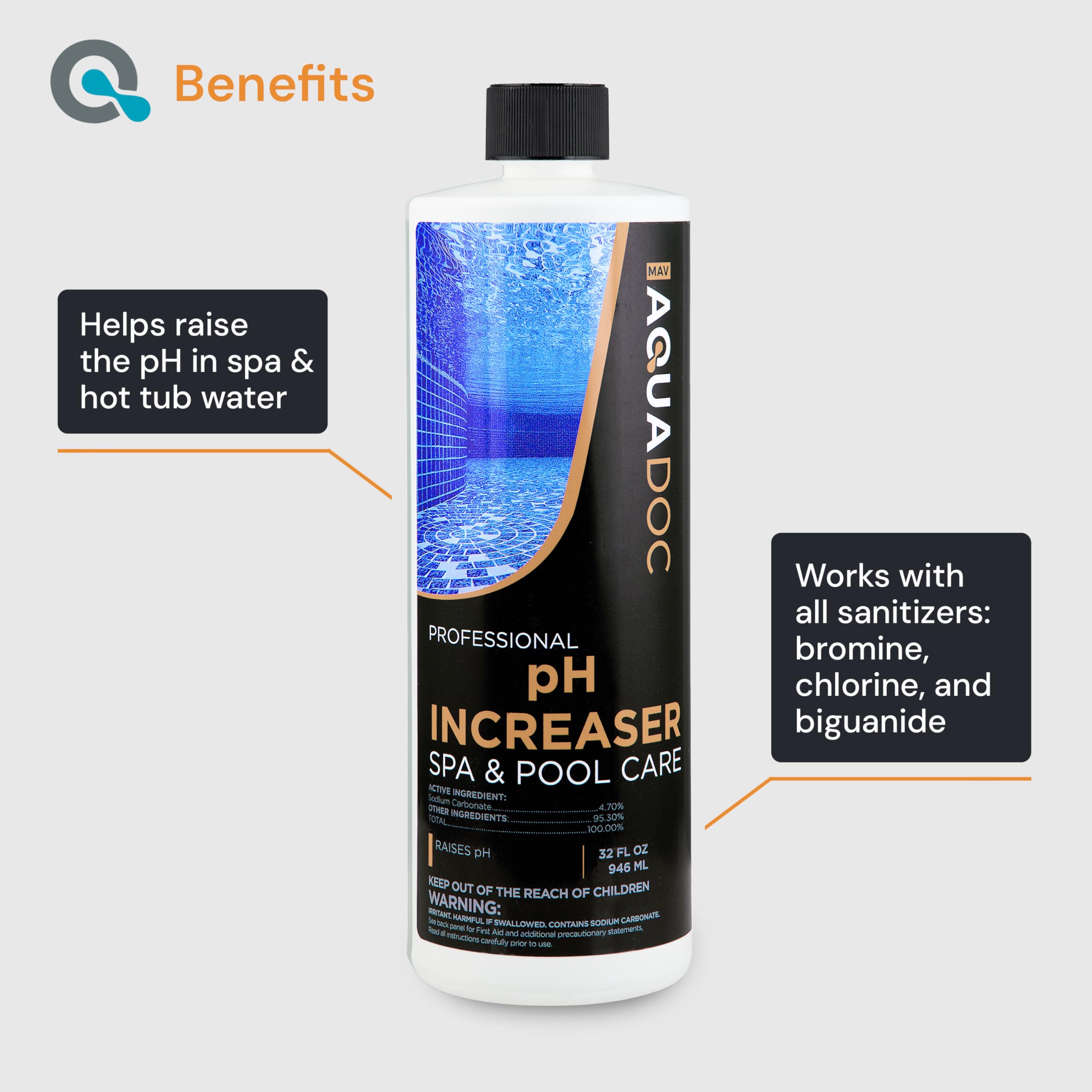 MAV AquaDoc vertiendo pH increaser en un spa para mejorar equilibrio