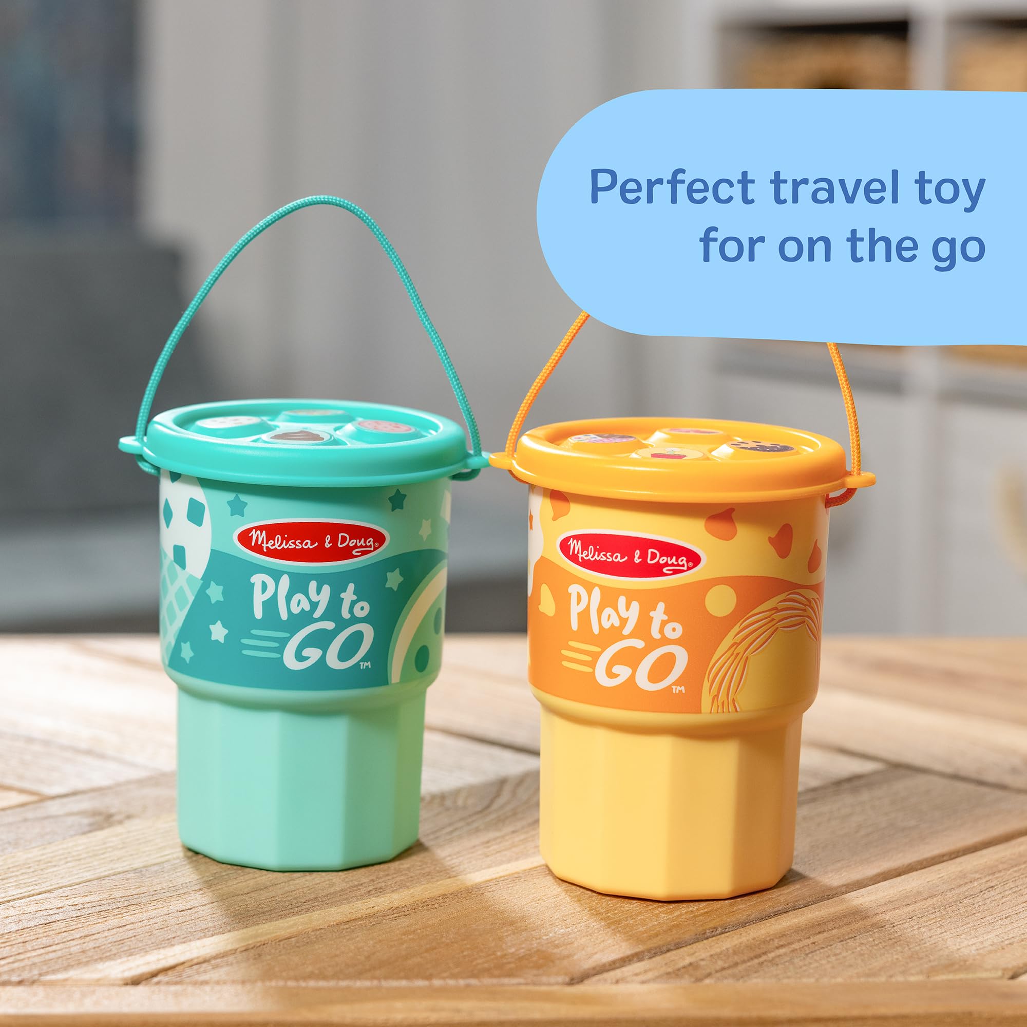 Melissa & Doug mano de niño montando helado que desarrolla destreza manual