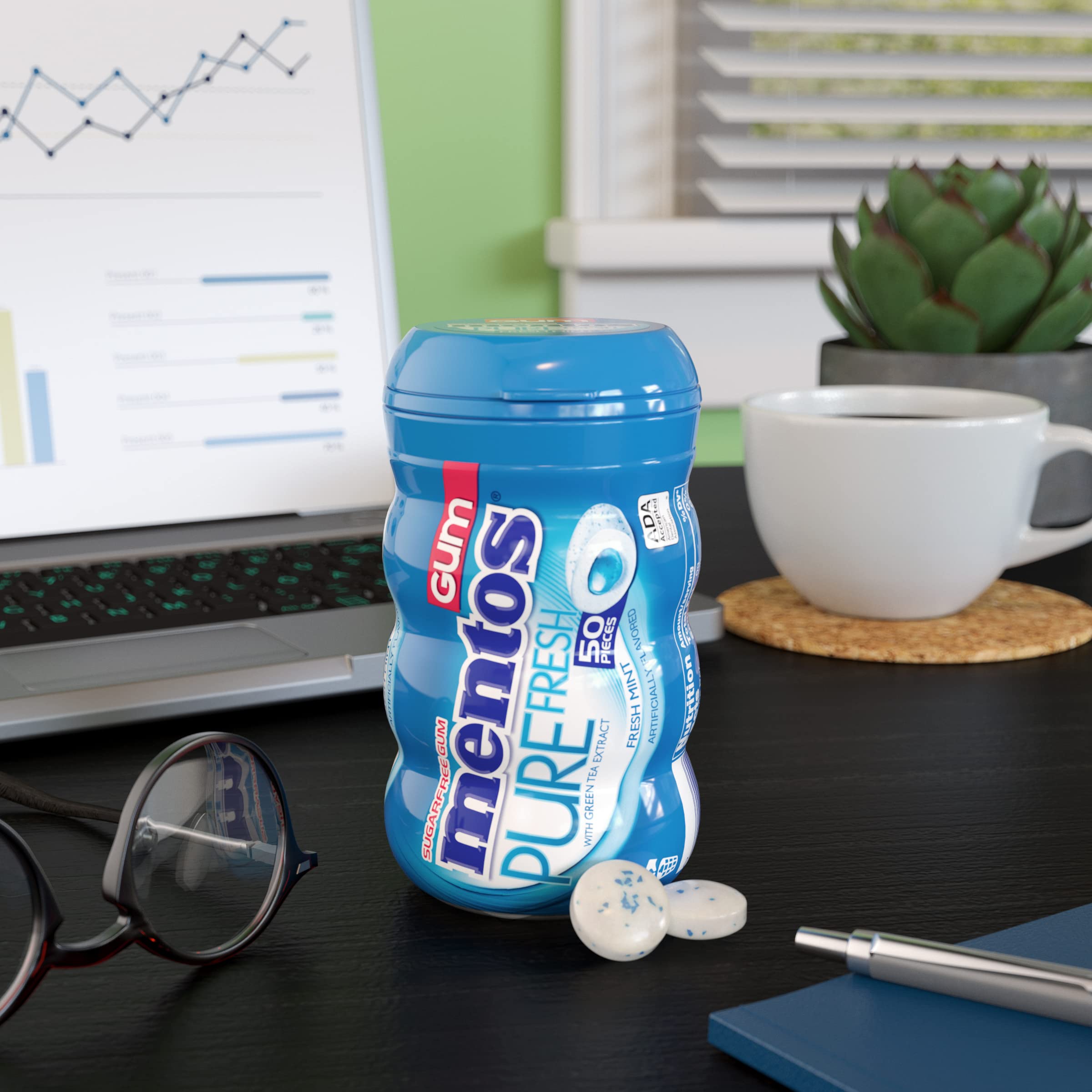 Mentos primer plano de la textura del chicle evidenciando frescura