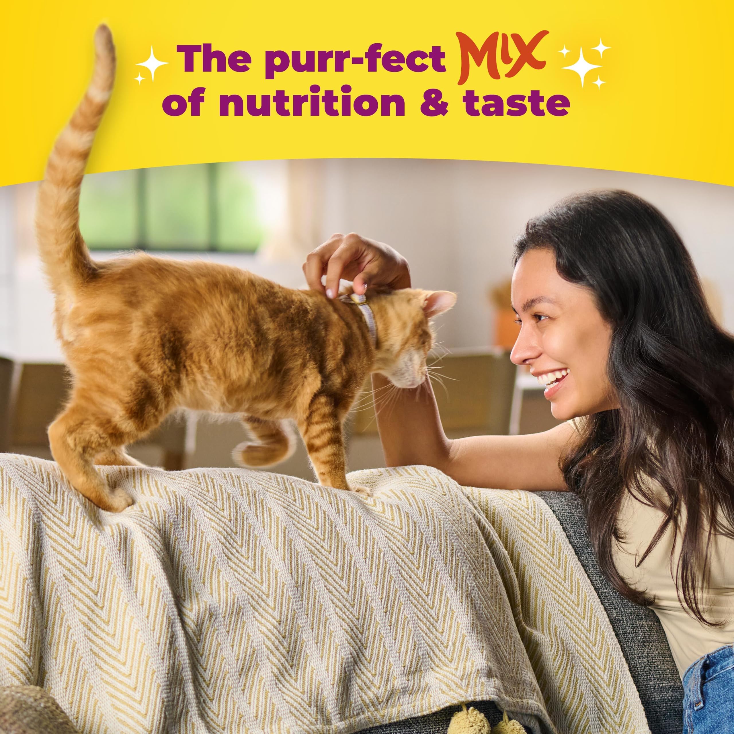 Meow Mix comparación de tamaño con un gato para visualizar cantidad por ración