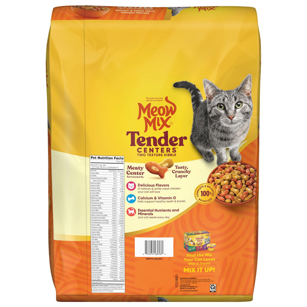 Meow Mix gato comiendo impaciente, ilustra aceptación y disfrute del alimento.