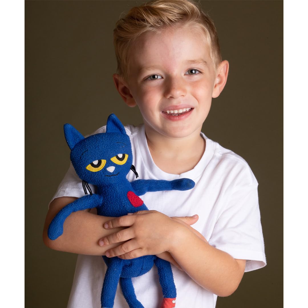MerryMakers Pete the Cat sostenido en mano para comparar tamaño y portabilidad