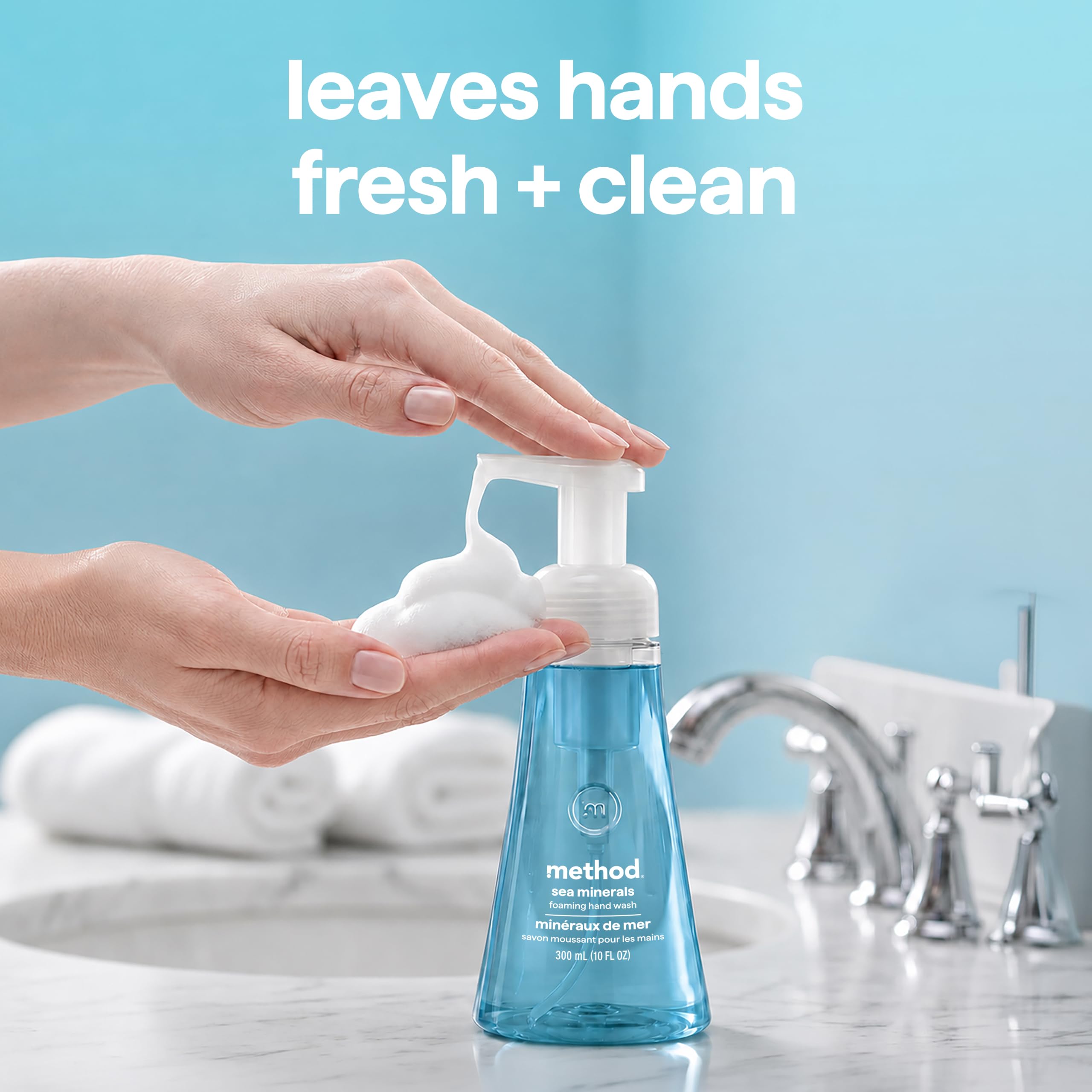 Comparación de tamaño Method con mano para ver volumen de 10 fl oz