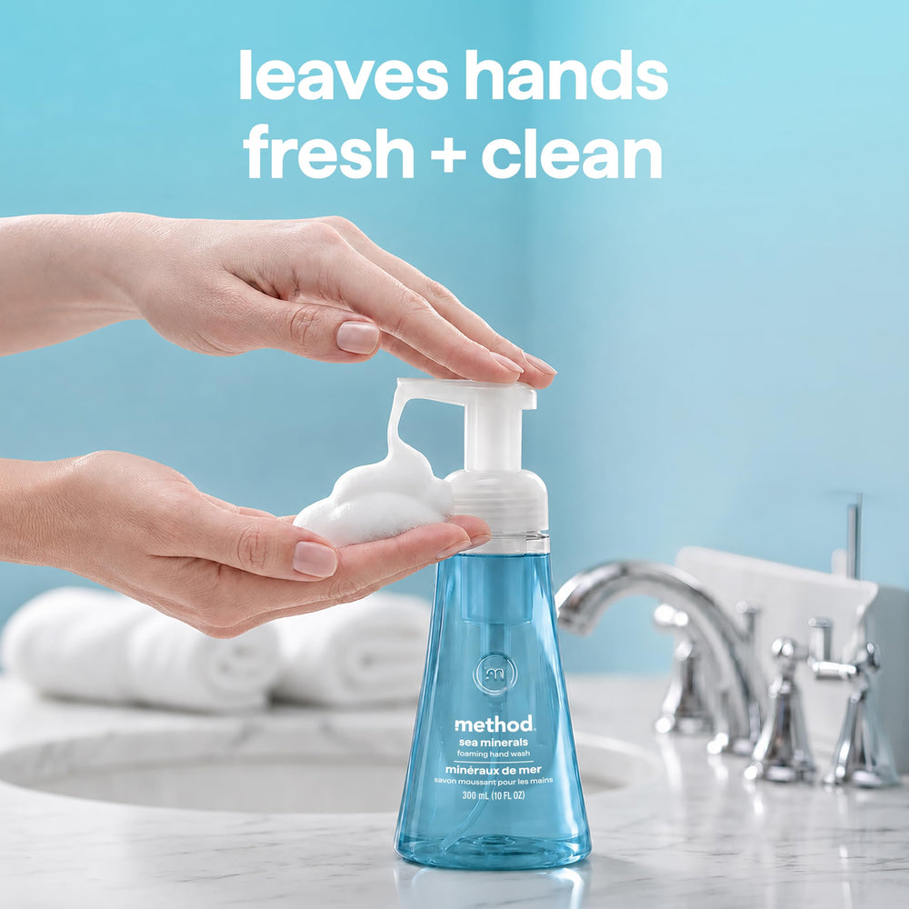 Comparación de tamaño Method con mano para ver volumen de 10 fl oz