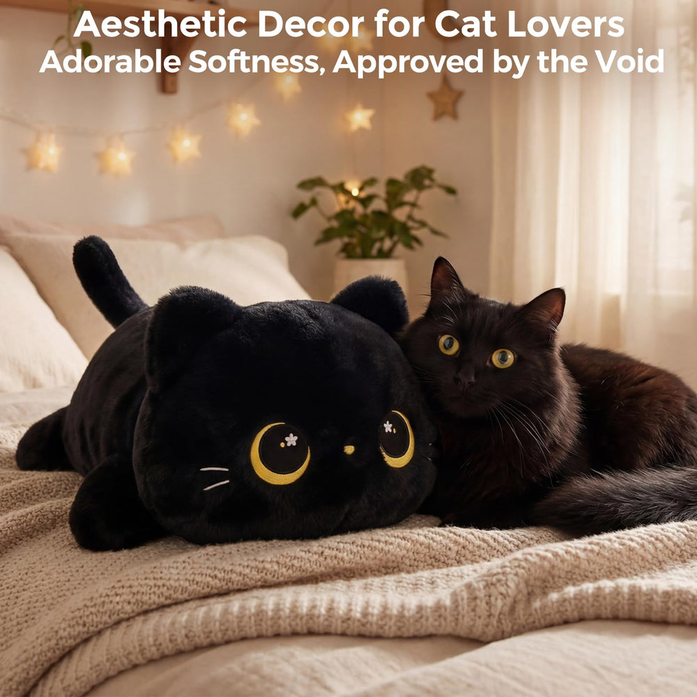 Mewaii gato negro como elemento decorativo en dormitorio acogedor