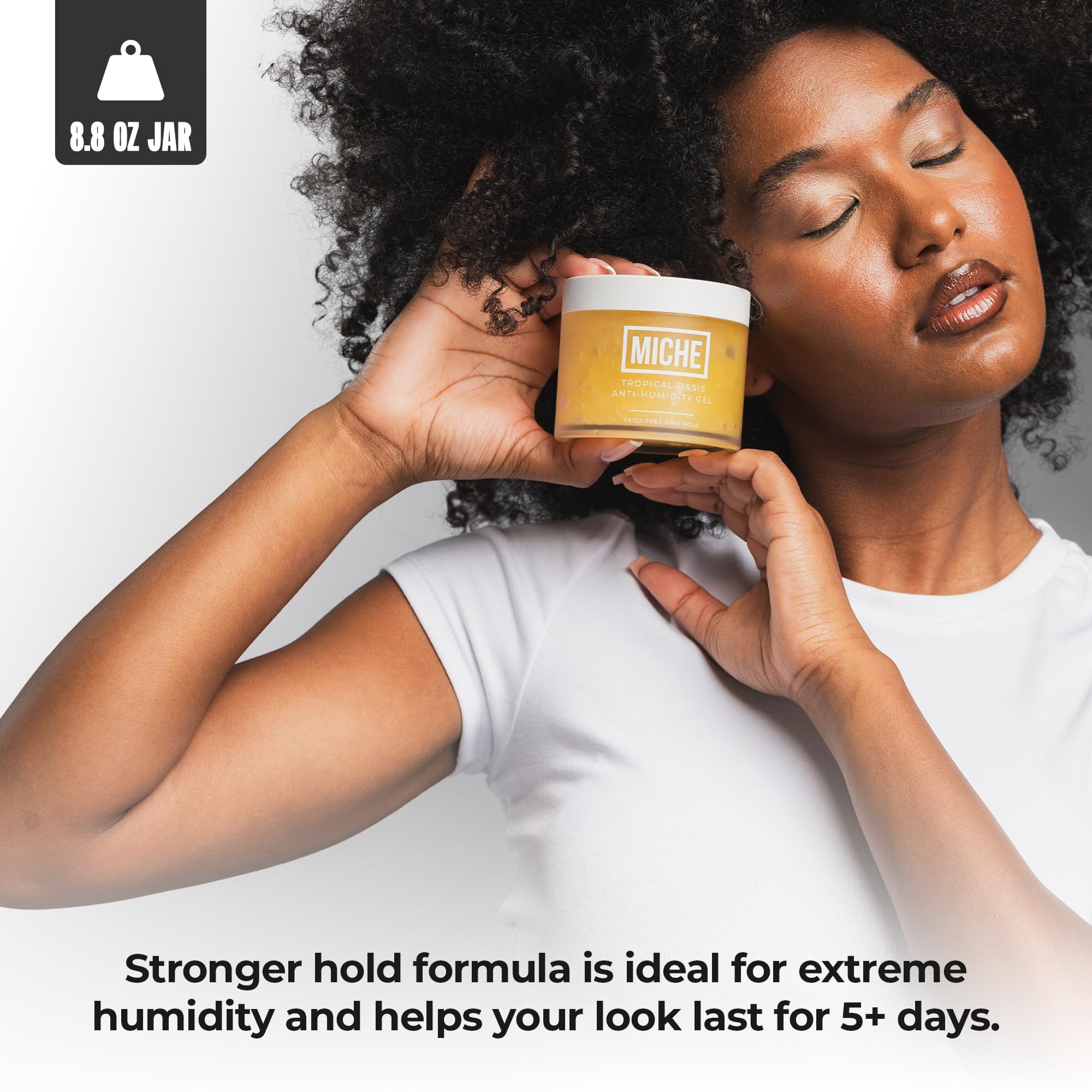 Miche Beauty ambiente tropical: producto en escena que evoca fragancia