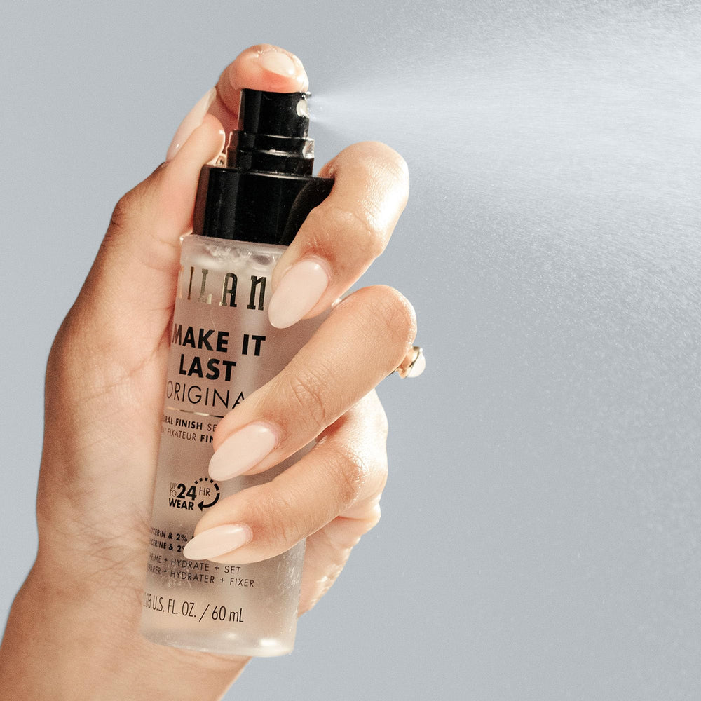 Milani sellando maquillaje después de la aplicación para larga duración