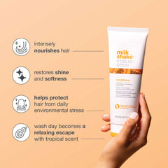 milk_shake acondicionador aplicado en cabello en ducha para desenredar fácil