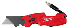 Milwaukee Fastback vista frontal con clip resistente para transporte seguro