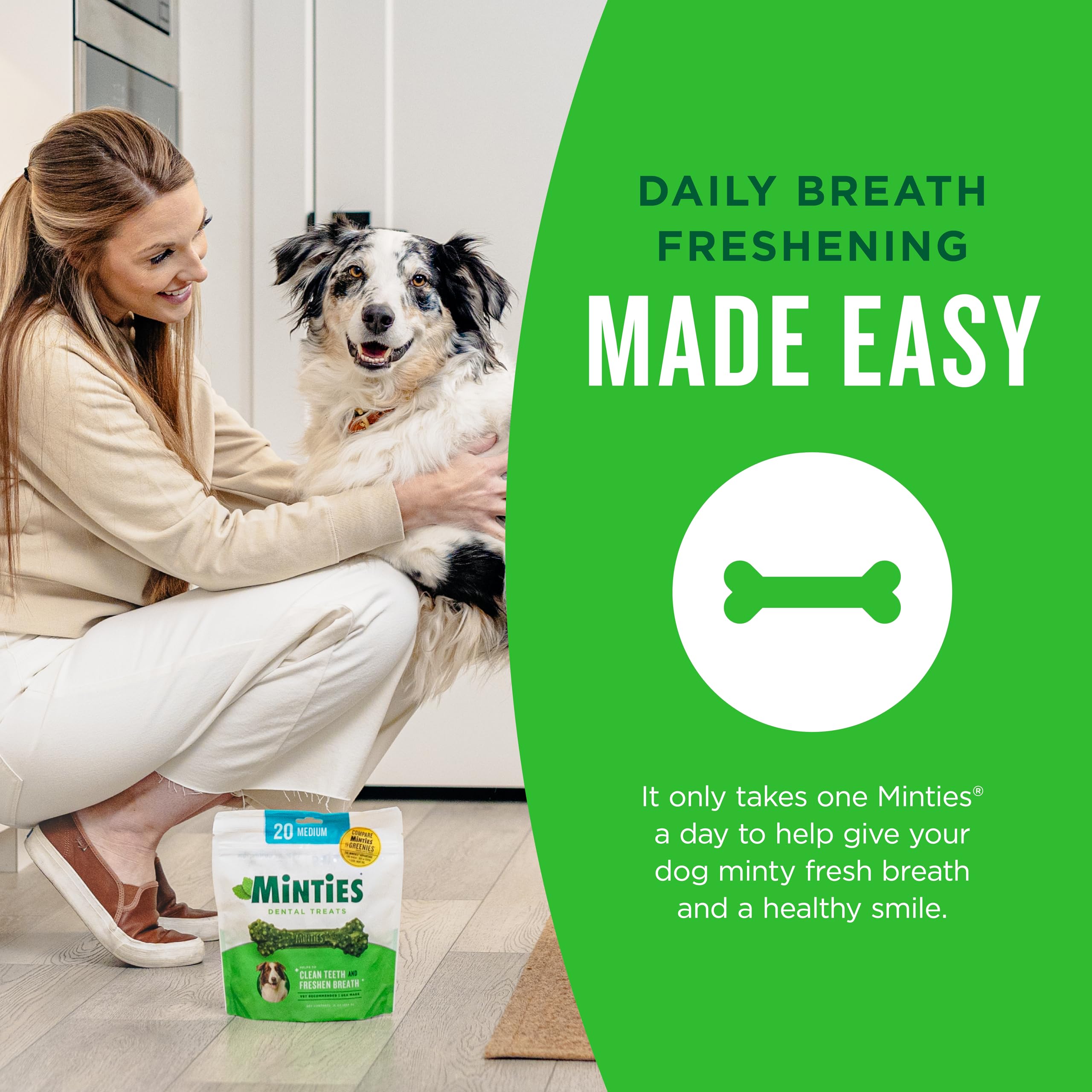 Minties perro grande masticando las golosinas para mejorar higiene oral